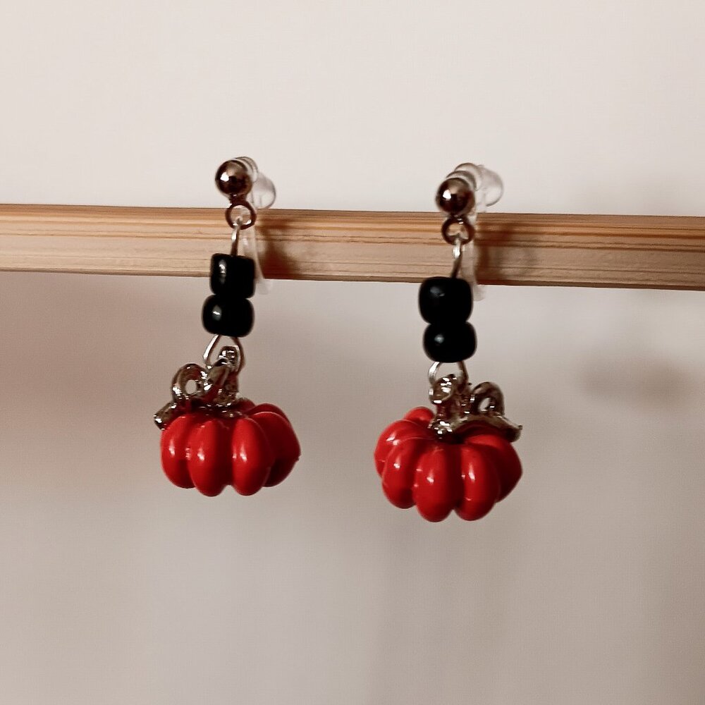 Pumpkin w/ Silver Stem Upscale Comfortable Clip Earrings